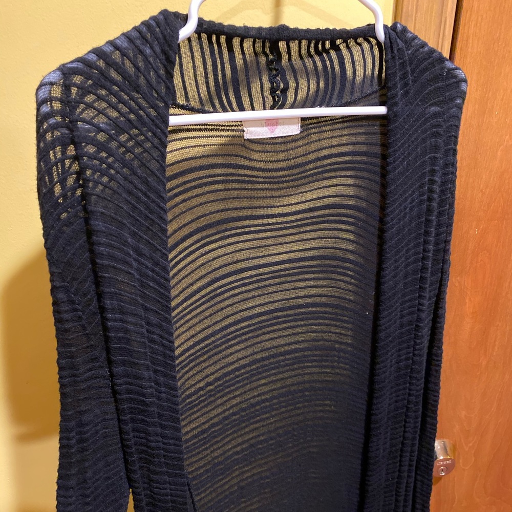 Women’s black ribbed floor-length shawl